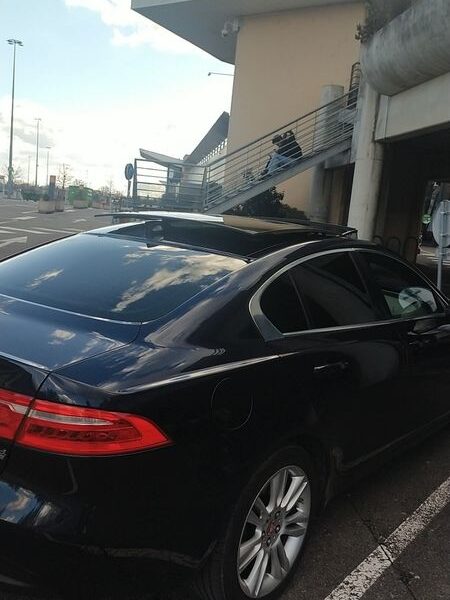 Vends jaguar xe prestige 2.0 awd auto