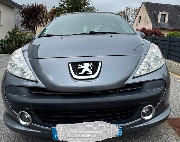 Vend 207 1;4l 16v 141282 KMS essence boite auto