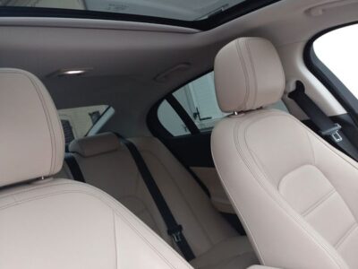 Vends jaguar xe prestige 2.0 awd auto
