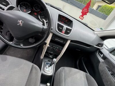Vend 207 1;4l 16v 141282 KMS essence boite auto