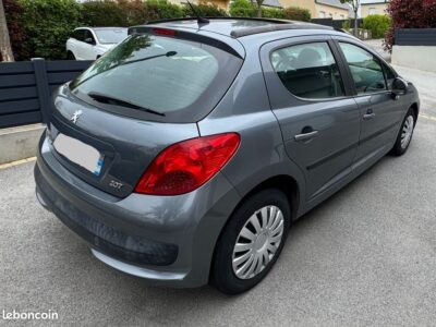 Vend 207 1;4l 16v 141282 KMS essence boite auto