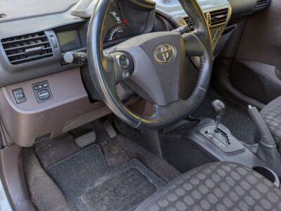 Toyota iQ - citadine compacte - boîte auto