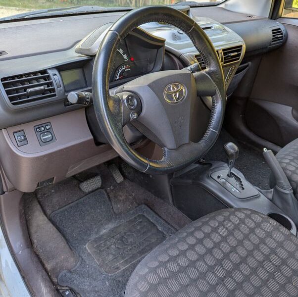 Toyota iQ - citadine compacte - boîte auto